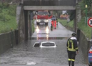 Maltempo nel Salernitano: scuole chiuse, conta dei danni e incidenti per strada bagnata