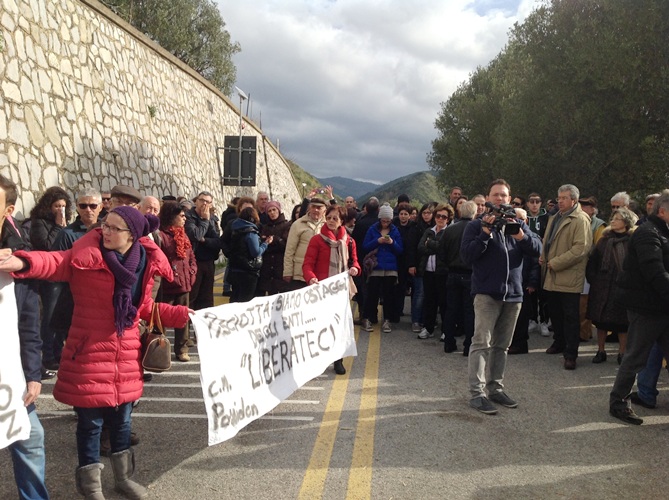 Frana il Cilento, la protesta in rima ‘Lupi e Agnelli’