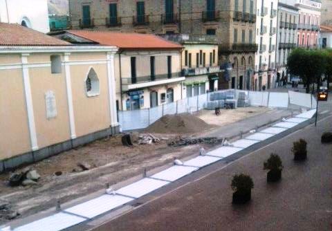 Vallo della Lucania, la piazza maledetta: cacciato il direttore dei lavori dopo il ricorso al tar