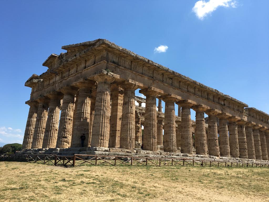 Forzato ingresso dei bagni pubblici a Paestum, sindaco sul piede di guerra