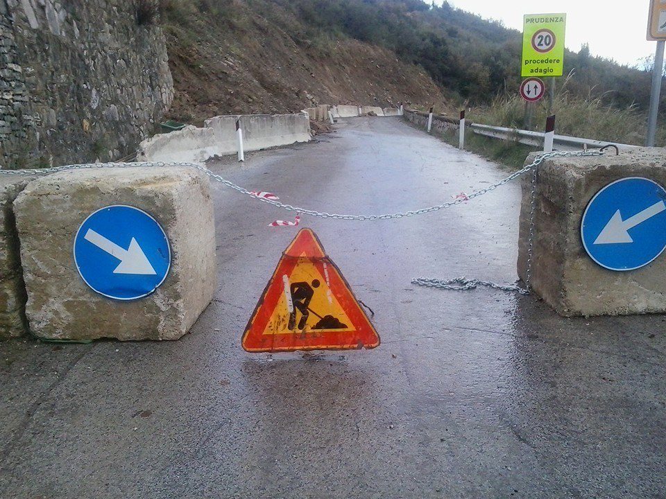 Pisciotta: dopo le piogge in pericolo la strada a Rizzico, chiusa al traffico