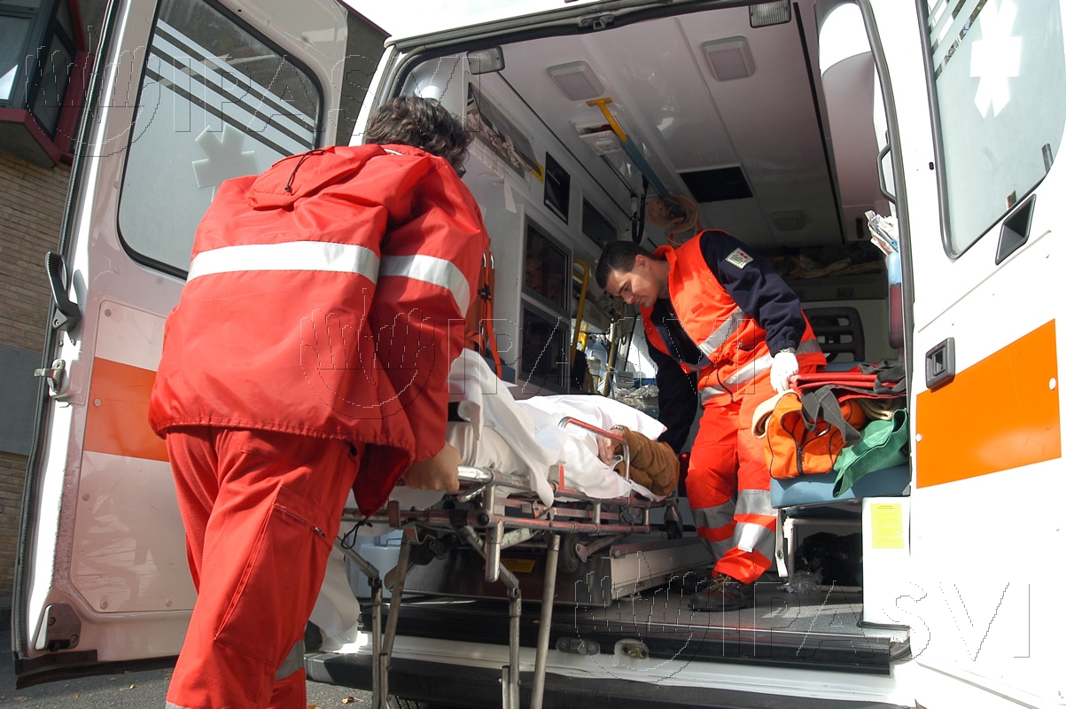 Vallo della Lucania: rischio chiusura 118, Feola al fianco dei sindaci