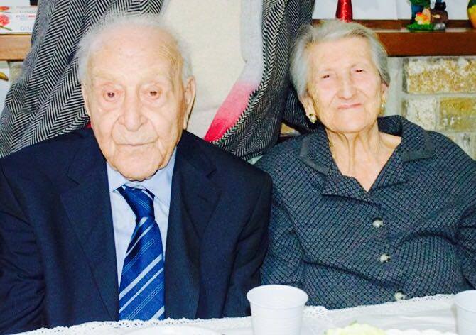 Cilento, nonno Antonio festeggia cento anni accanto alla moglie 93enne