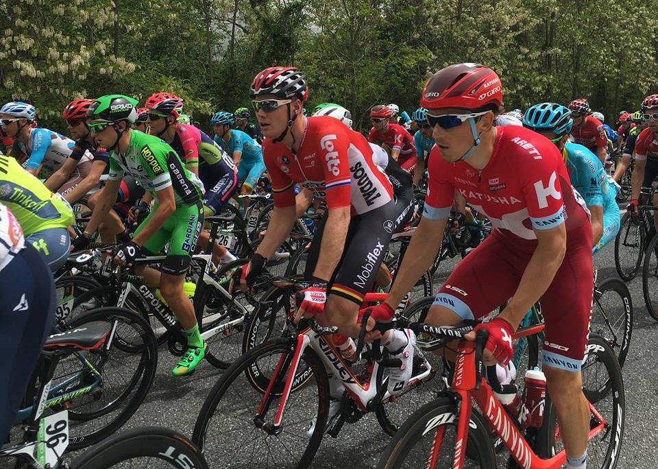 Giro d’Italia tocca Cilento e Vallo di Diano, centinaia di tifosi ad applaudire