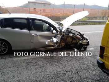 Altro incidente grave sulla Cilentana, auto distrutte e feriti