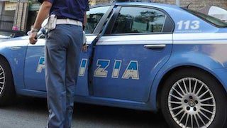 Tenta di accoltellare un coetaneo, 17enne arrestato per tentato omicidio