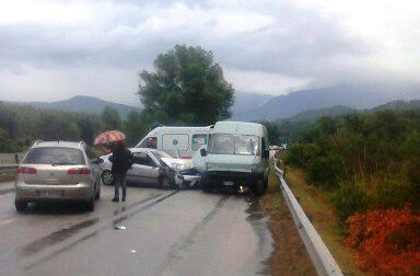 Incidente sulla Cilentana, auto sfonda furgone (FOTO)