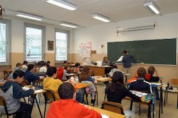 Atti vandalici in una scuola del Cilento, alunni scrivono al sindaco