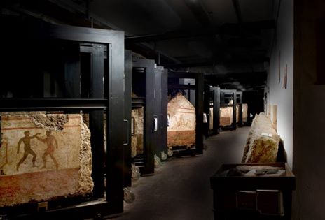 Parco archeologico di Paestum apre le porte dei depositi: custodite centinaia di tombe dipinte