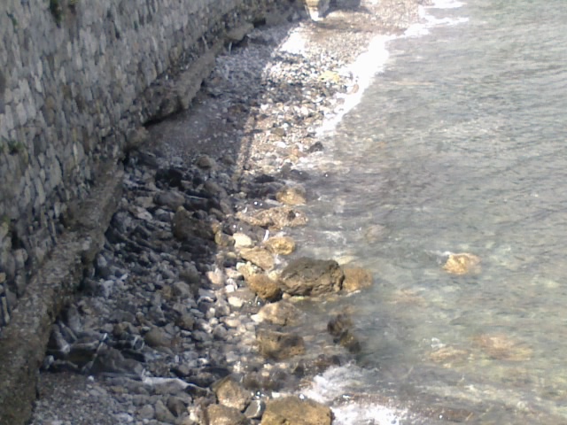 Il mare si sta mangiando le coste del Cilento, a Scario quasi sparita la spiaggia della “Tragara”