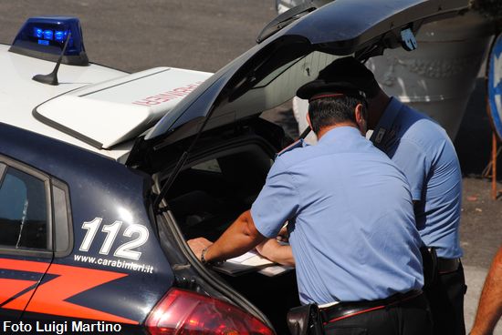 Ubriachi e drogati alla guida, uno tenta la fuga: 4 giovani nei guai