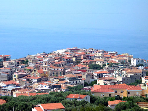 Turisti incivili, traffico inumano ed escrementi di cane a Marina Di Camerota