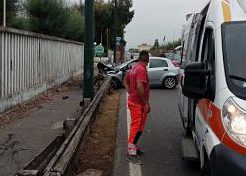 Sbanda con l’auto e si schianta: grave un 20enne del Cilento