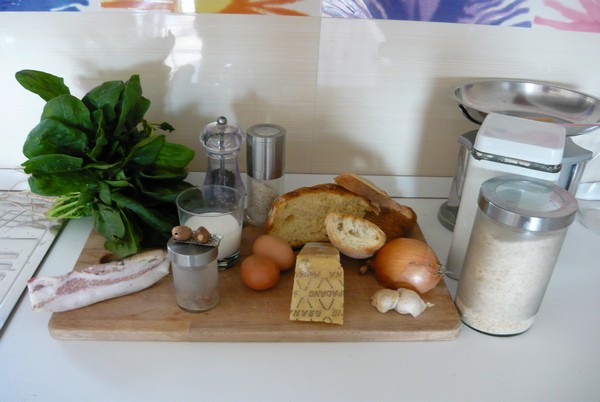 Polpettine di spinaci e guanciale in brodo di pollo