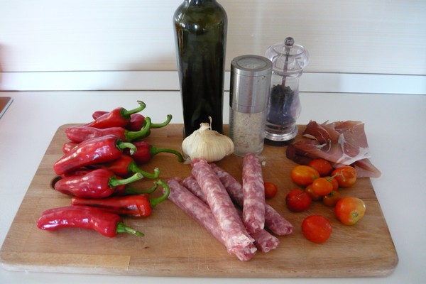 Corno di bue con salsiccia cervellatina e speck