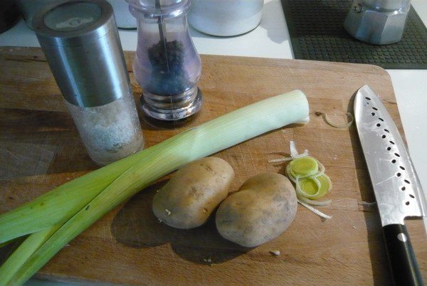 Vellutata di porri e patate con formaggio Montasio