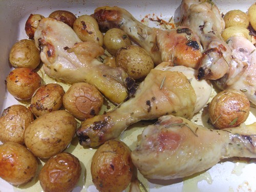 Pranzo domenicale: fuselli di pollo con patate novelle