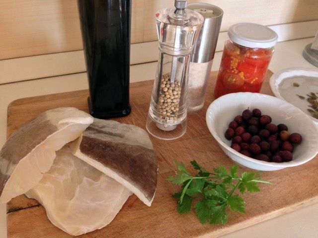 Paccheri con baccalà, olive pisciottane e capperi del Cilento