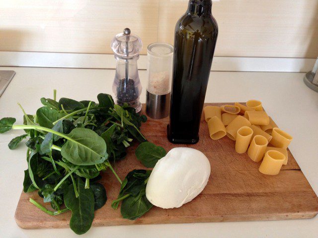 Paccheri con spinaci e mozzarella di bufala