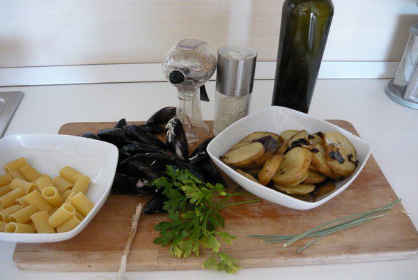 Mezzemaniche con cozze e patate affumicate