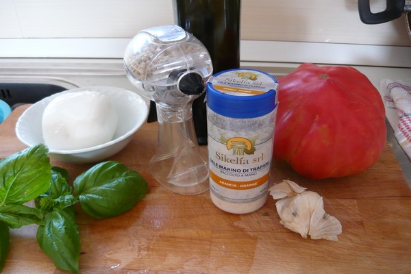 Penne con pomodoro ‘cuore di bue’, insolito condimento