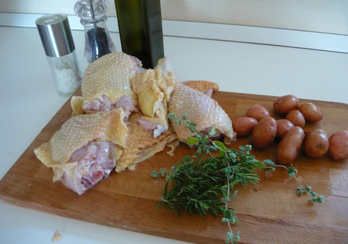 Pollo ruspante al forno con patate novelle alle erbe aromatiche