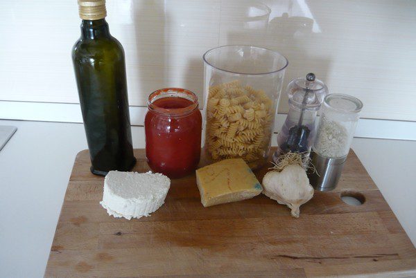 Riccioli con ricotta di bufala, conserva di pomodoro e menta