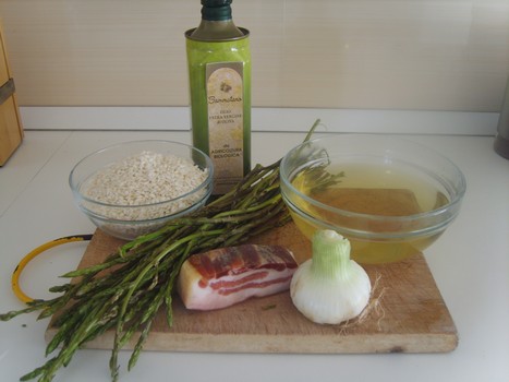 Primavera: risotto con pancetta tesa e asparagi selvatici