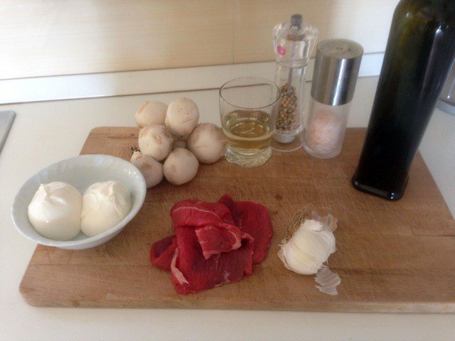 Scaloppine con champignon e burratina