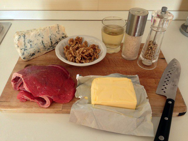 Scaloppine con salsa al gorgonzola e noci