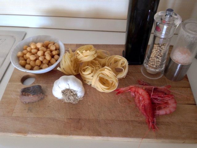 Tagliatelle ceci di Cicerale, gamberi e bottarga di alalunga mediterranea