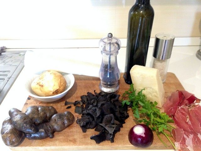 Patate viola e funghi neri per un tortino unico