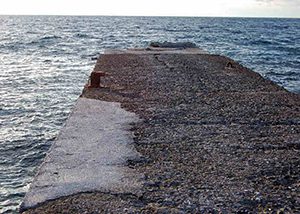 Palinuro, molo dei francesi rischio crollo: capitaneria vieta navigazione e pesca