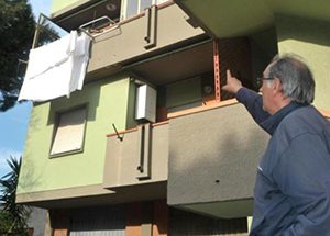 Cilento, vuole scattare un selfie: 13enne precipita dal balcone