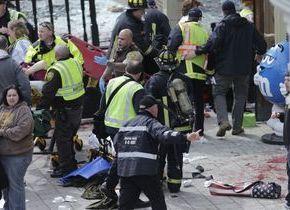 Boston sotto attacco, il racconto del runner salernitano Belpedio: «Pensavamo fossero fuochi d’artificio». Intanto Caldoro da Napoli commemora le vittime della strage