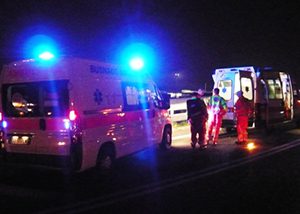 Notte di paura: autobus con 50 persone si schianta in autostrada