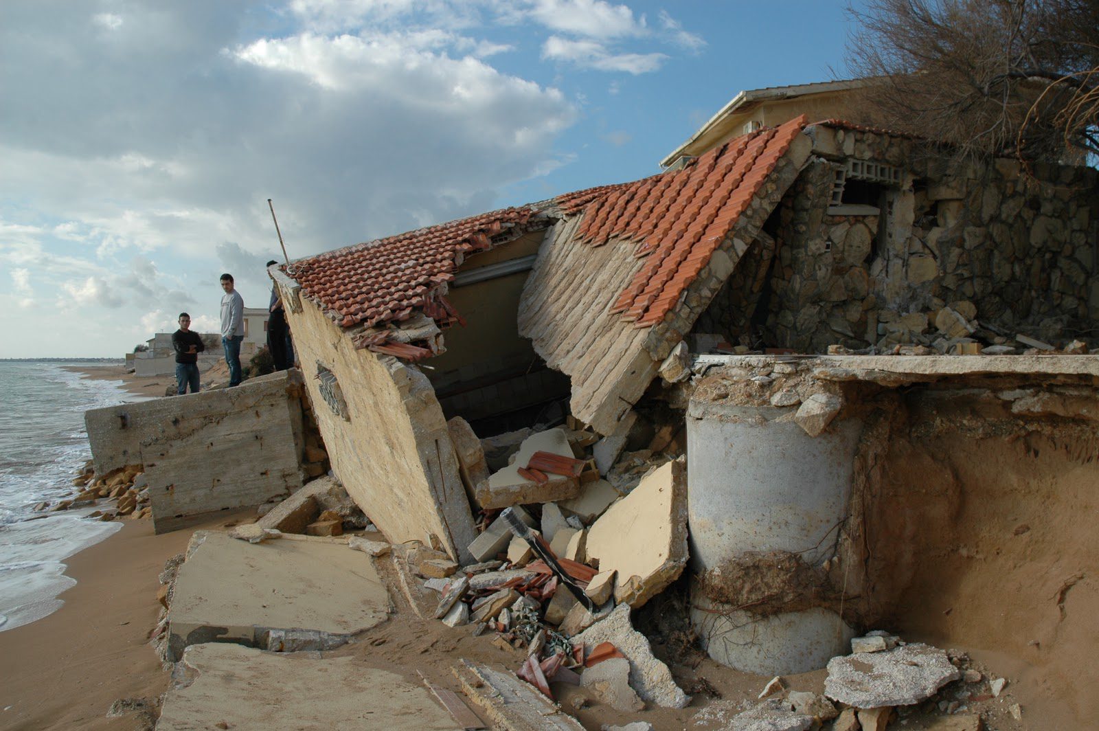 Abusivismo, 70 mila richieste sanatoria in provincia di Salerno