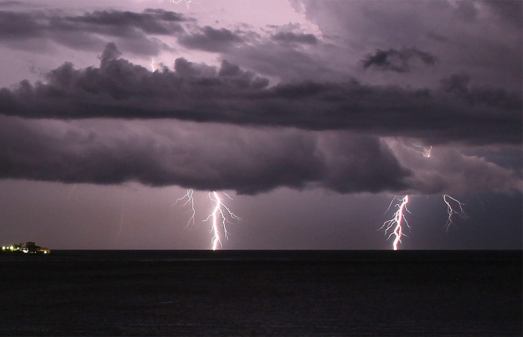 Maltempo, Protezione Civile lancia allerta meteo