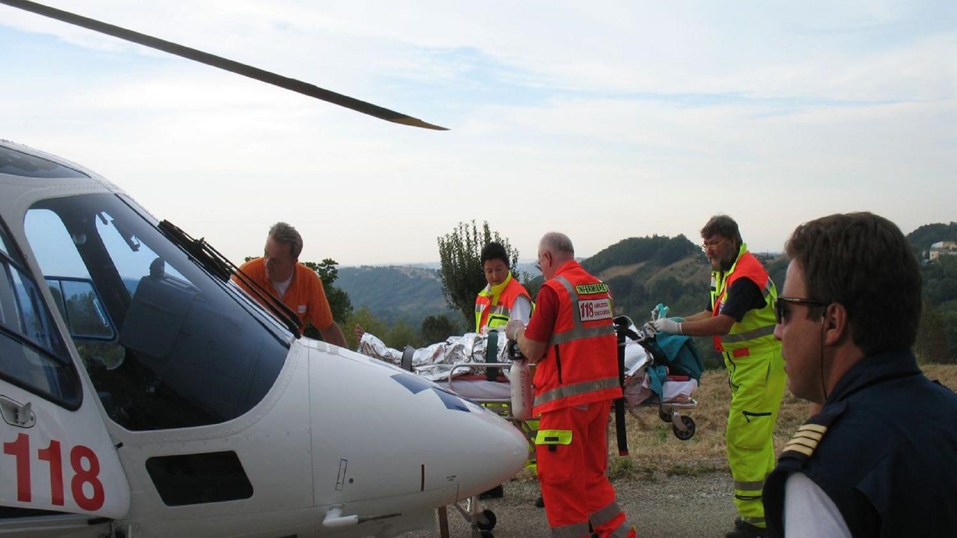 Sbaglia con il flex e si ferisce alla gamba: 54enne grave