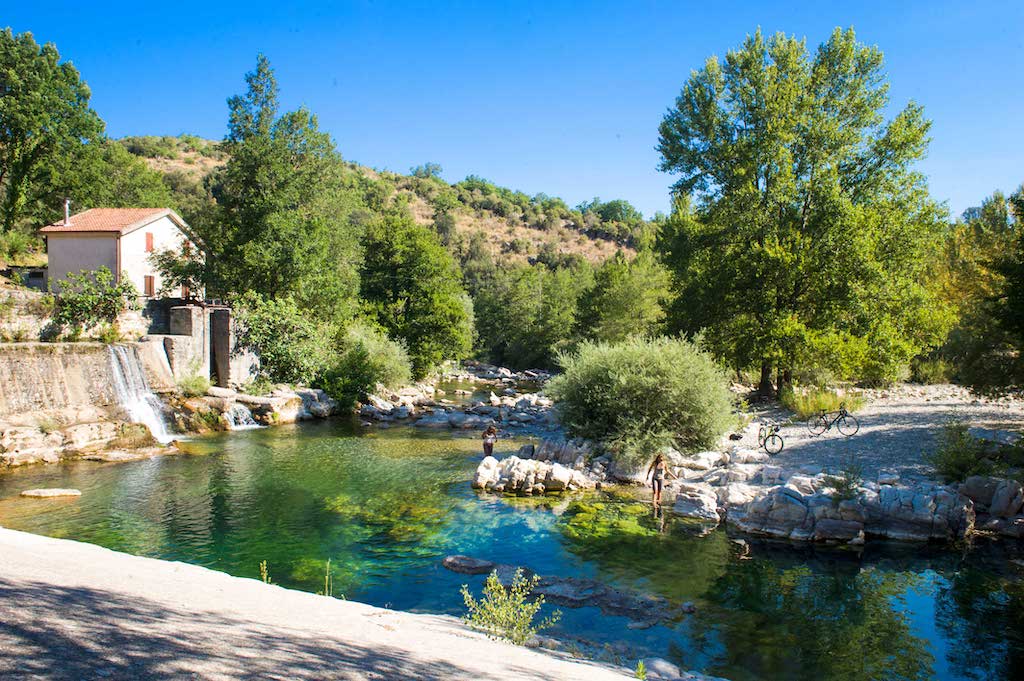 Muore mentre fa il bagno nel fiume Calore: inutili i soccorsi