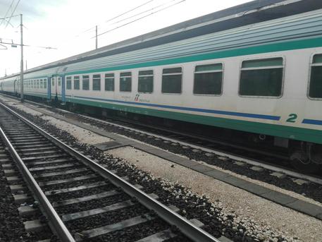 Paestum, sprovvisto di biglietto colpisce il capotreno con un pugno