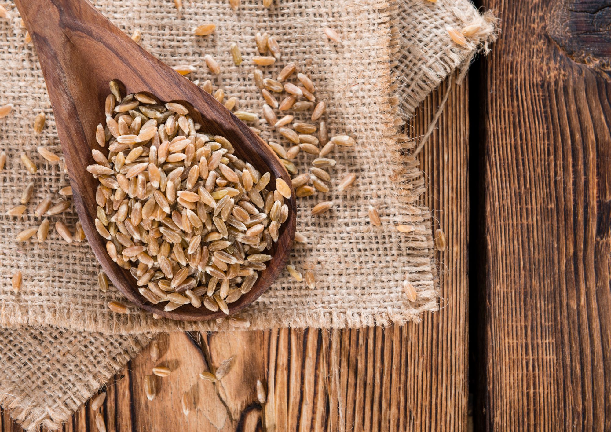 Zuppa di farro e cicerchie con salsiccia del Vallo di Diano: ricetta salutare e genuina