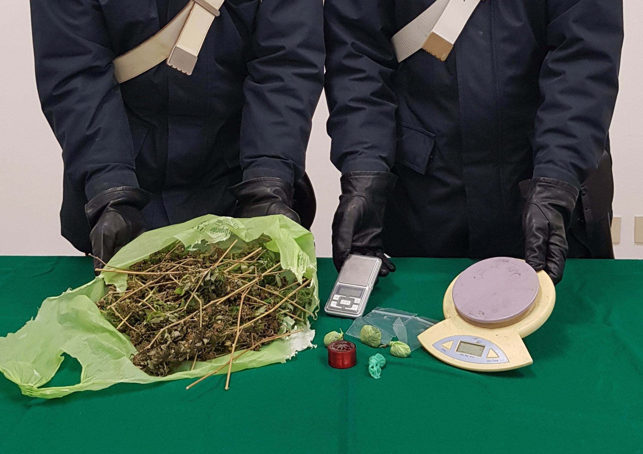 Marijuana in casa, carabinieri arrestano un 25enne a Vibonati