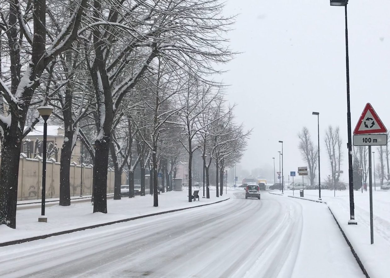 Neve e disagi, chiuse le scuole