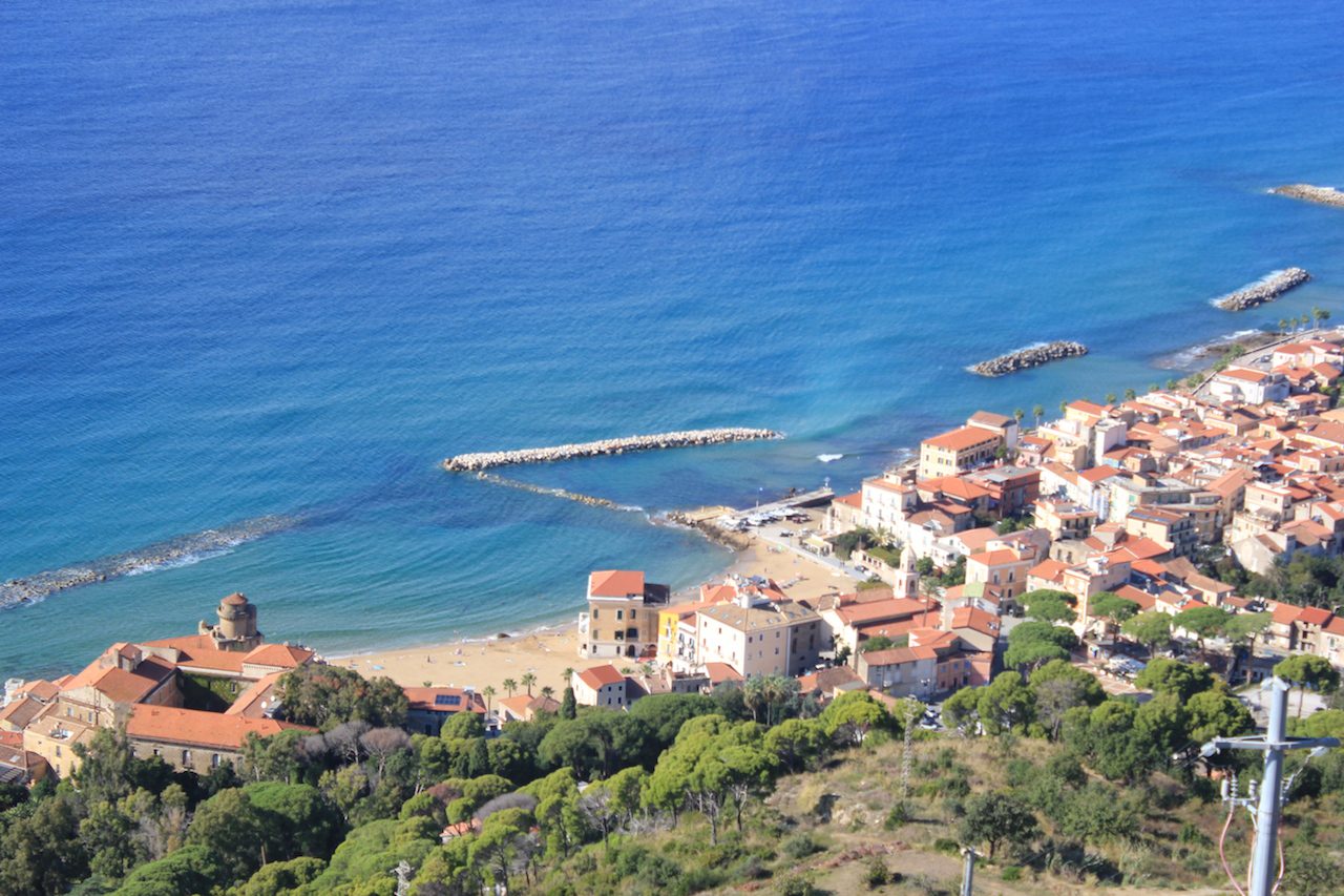 Spiagge libere, minoranza Castellabate: «Gli anziani come useranno le app?»