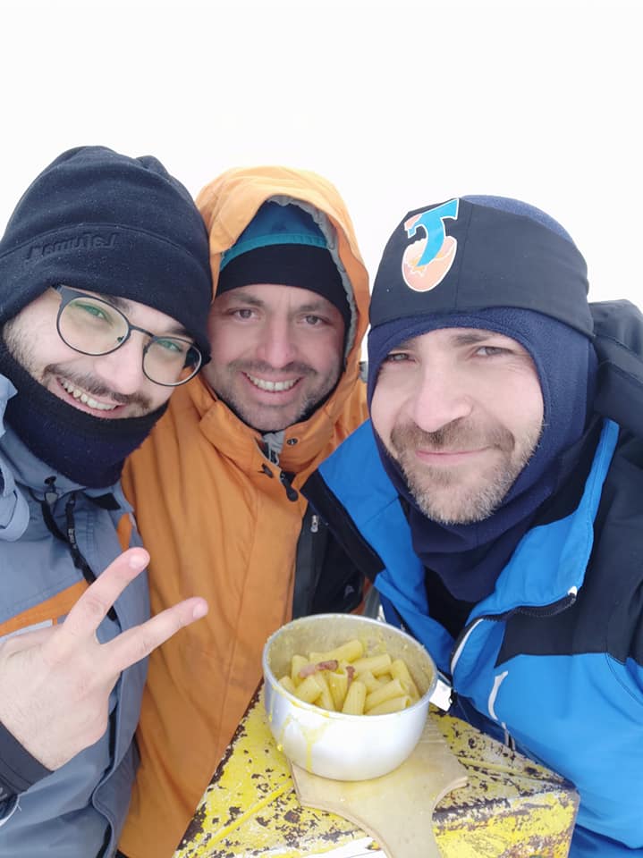 VIDEO| Sulla vetta del Cervati cucinata una carbonara da record