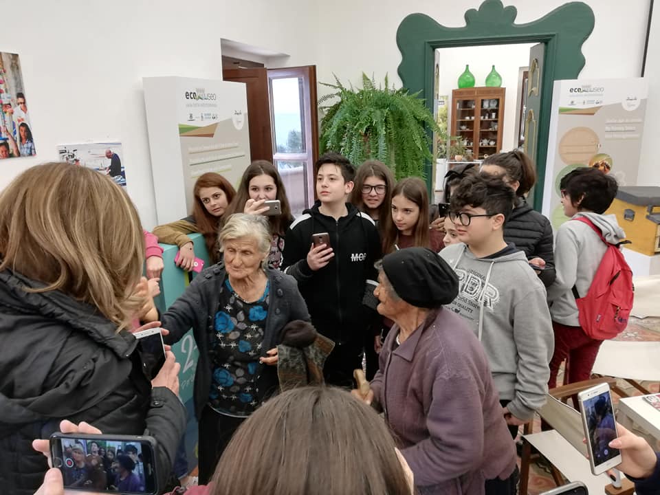 Le nonnine del Cilento diventano guide d’eccezione per una scolaresca di Torino