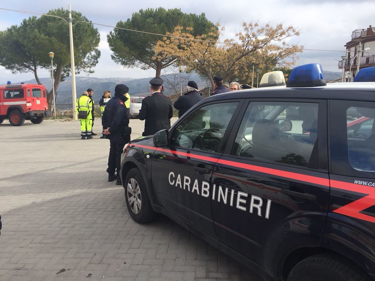 Scompare da casa, lo ritrovano in un fossato: 84enne in ospedale