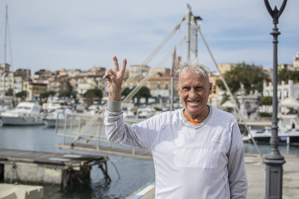 Janus, a 81 anni in bici «sulla luna»: «Camerota è un incanto»