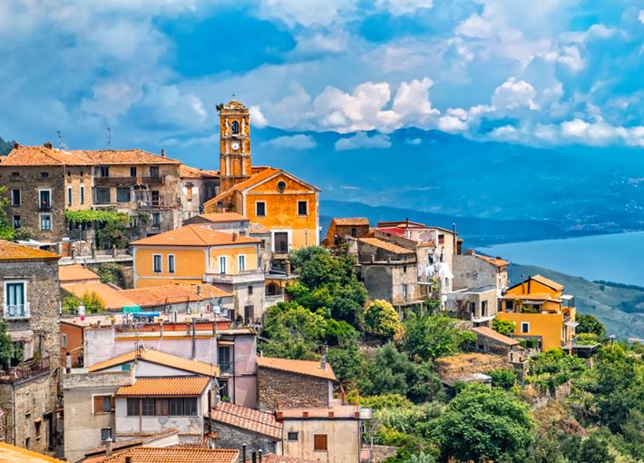 Turisti giapponesi prenotano la metropolitana su gomma del Cilento